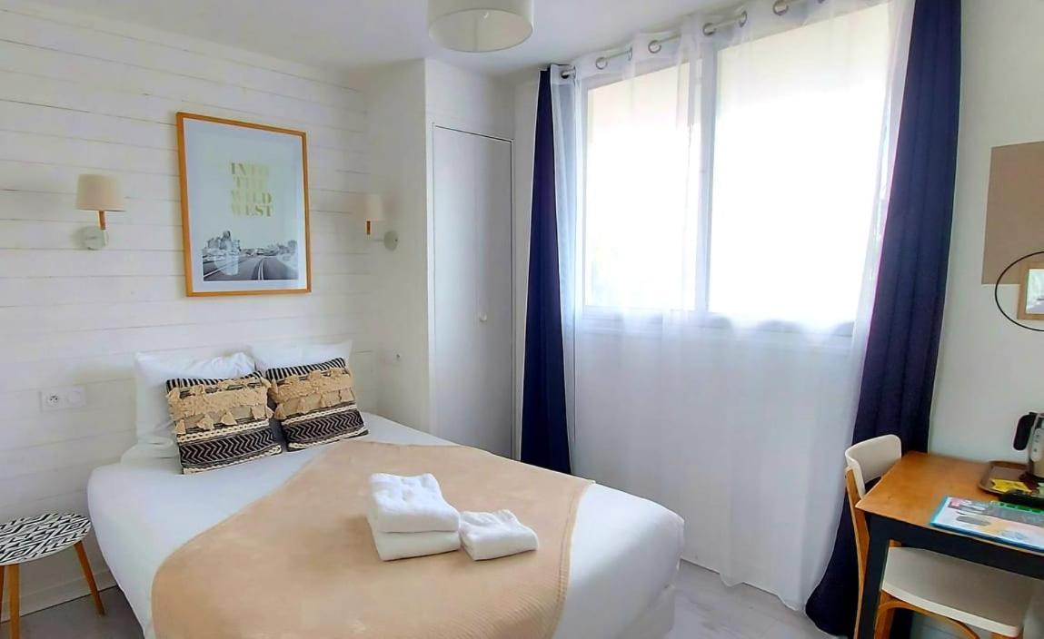 Hotel La Croisette & Restaurant Bistrot Gantier En Centre Ville رويا المظهر الخارجي الصورة